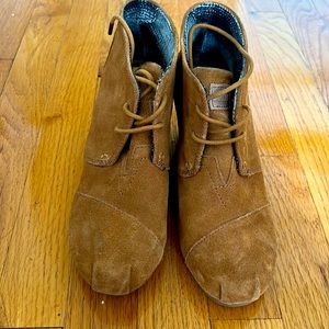 Toms 7.5 ankle booties chestnut brown